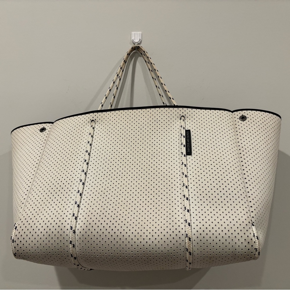 State of Escape white neoprene tote - Picture 11 of 13